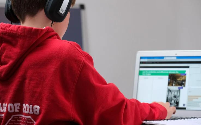 simplicity voip - education square graphics